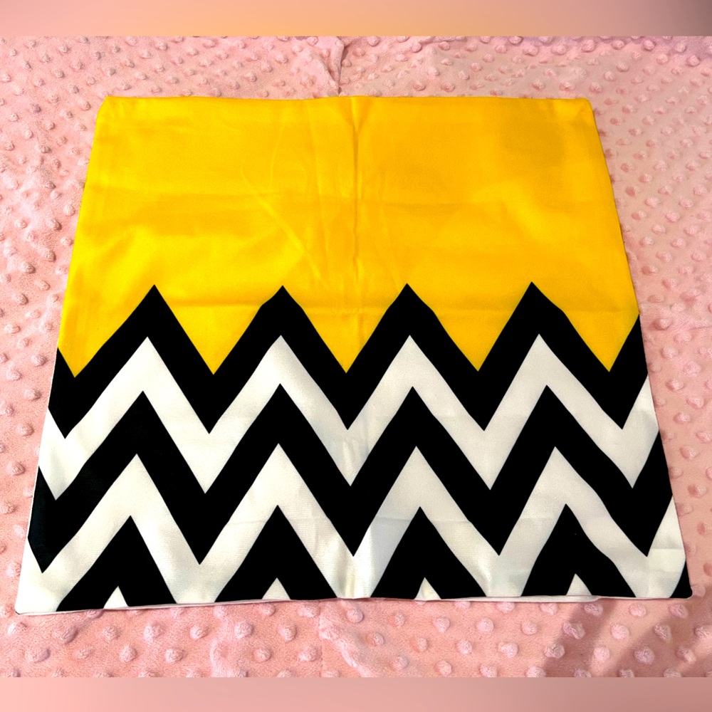 🔆Yellow and Black Accent Pillow Cover